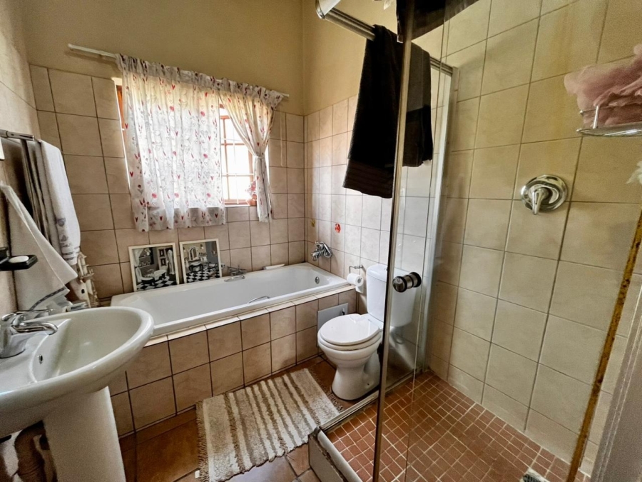 3 Bedroom Property for Sale in Waterval East North West